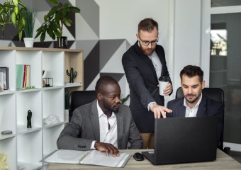 دنیای بی رحم فروش